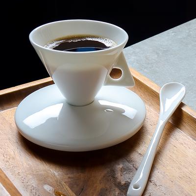 Zestaw filiżanek i spodków do kawy z porcelany kostnej z łyżeczką do espresso, styl, osobowość, mała filiżanka, wykwintna, wysoka wartość