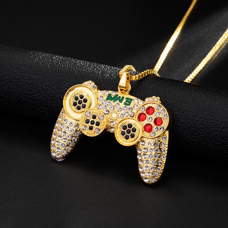 Umweltfreundliche Legierung Voll Diamant Spielkonsolen-Controller Halskette Retro und Verspielter Persönlichkeitsanhänger Leichtes Luxus-Accessoire beige