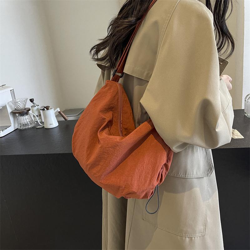 Einfarbige Umhängetasche Studenten Schultertasche mit großer Kapazität Damen Hobo-Tasche