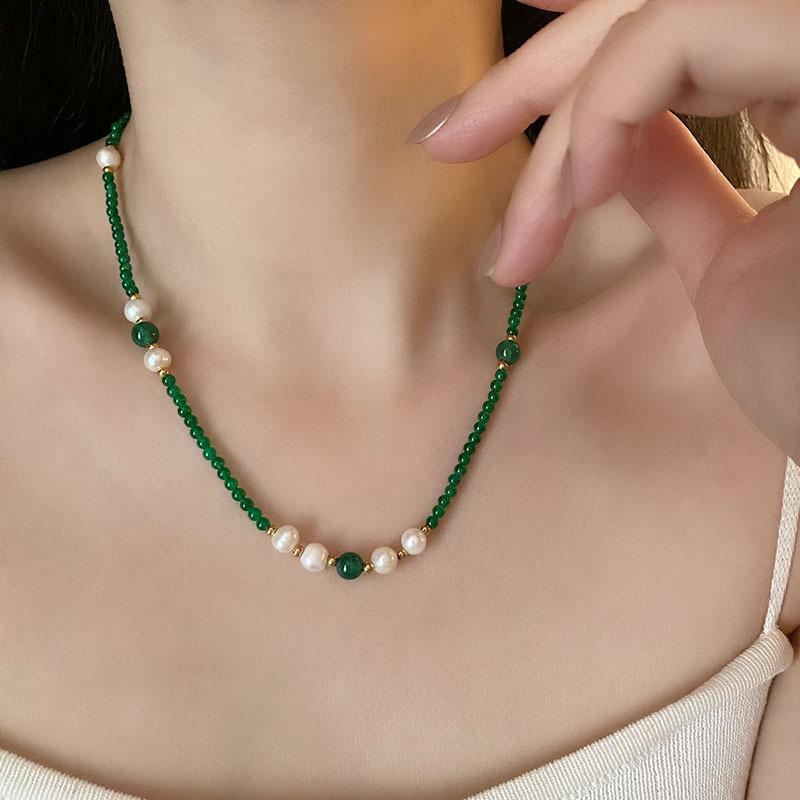 Collier de perles d'agate 2025: Nouveau Collier Ras du Cou Perle Porte-Bonheur Style Chinois, Design de Niche Luxe Léger, Chaîne Clavicule pour Femme