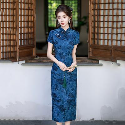 Schmaler blauer neuer chinesischer langer Cheongsam im Stil der Republik China, verbesserter junger weiblicher Retro-Stil, schmale Taille, Alltagskleidung