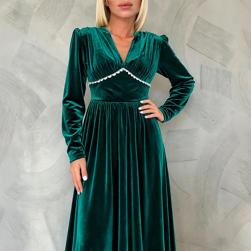 

Elegant Retro V-neck Velvet and Lace Patchwork Long Dress - Autumn/Winter 2025 Collection XL зелёный