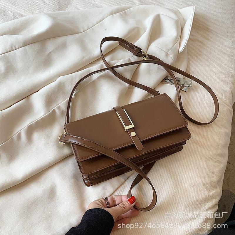 

2025 new French texture messenger small square bag women s bag portable foreign style women s bag fashion trend autumn new