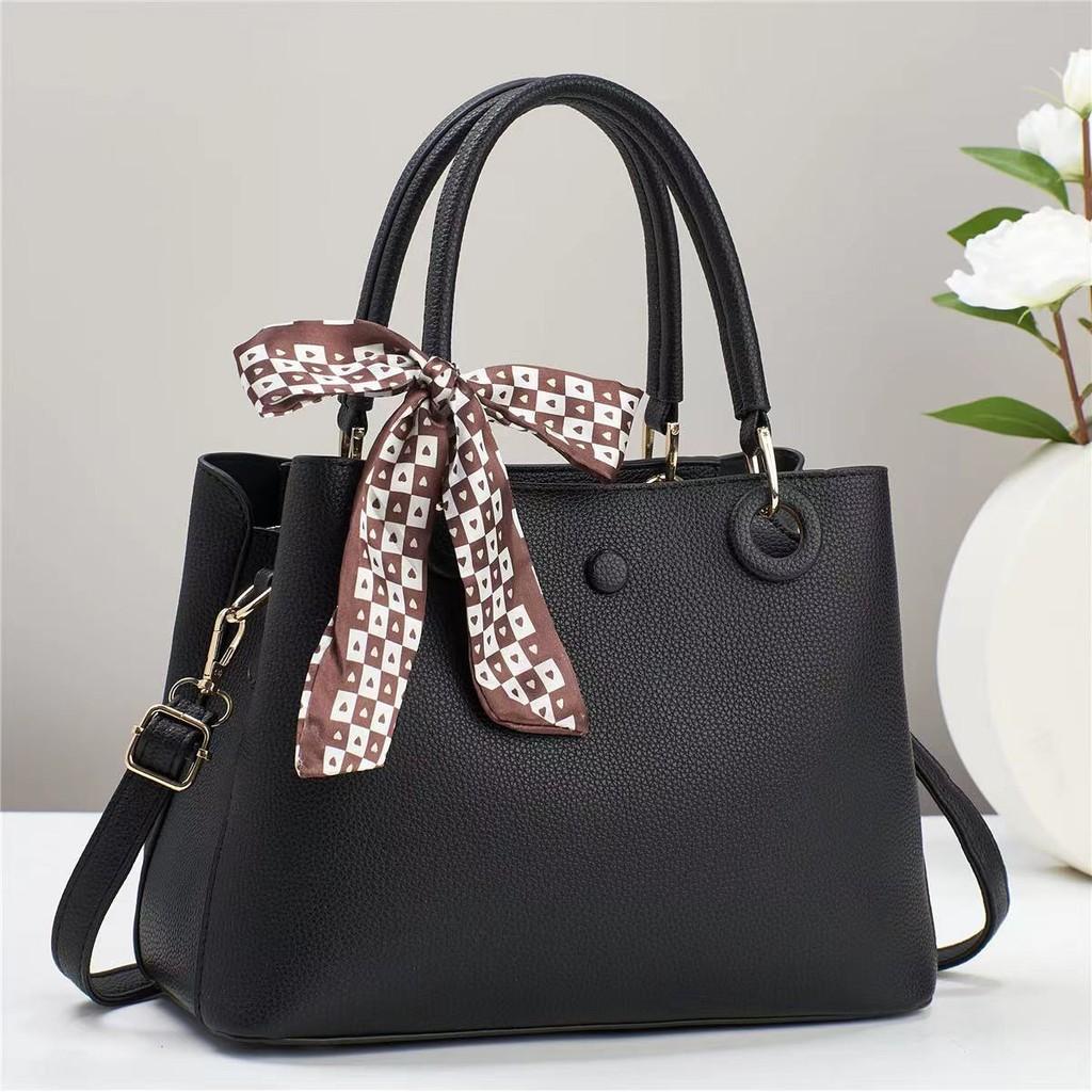 Chic Daily Use Shoulder Bag For Women Unique Design With Double Straps And Stylish Lock