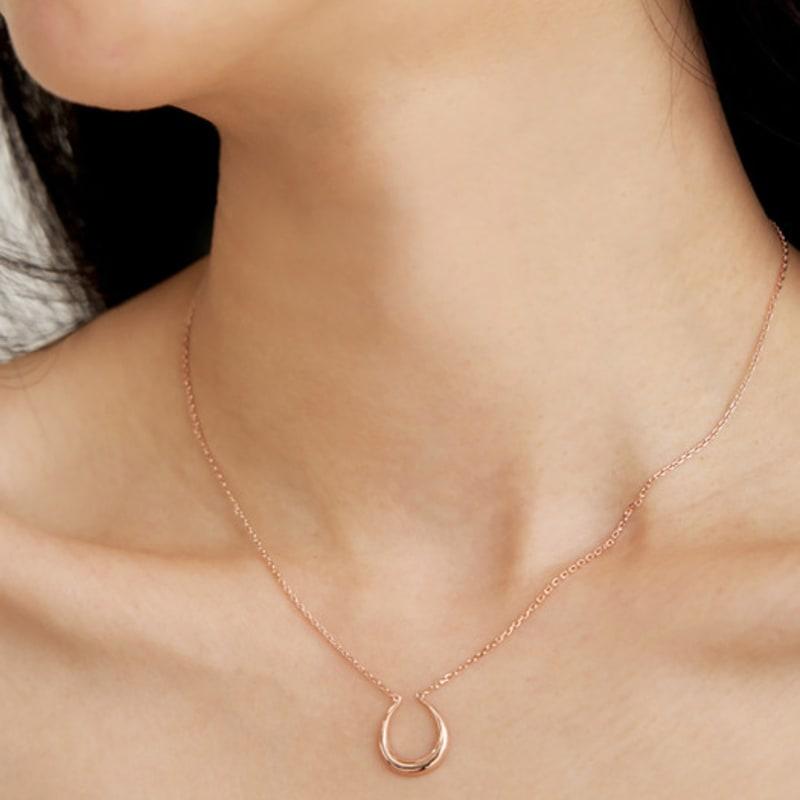 

ENOUGHLIP Half Moon Necklace Silver