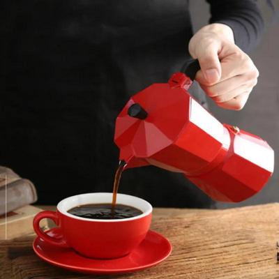 Roter Moka Kaffeekocher Italienischer Aluminium Achteckiger Kaffeebecher