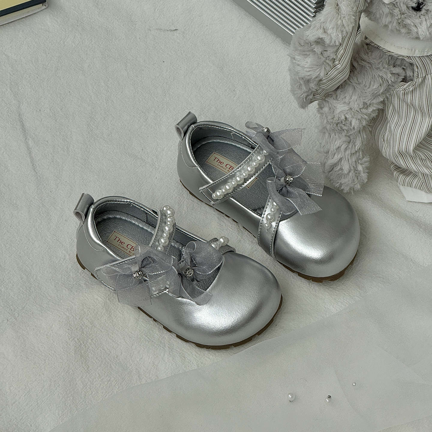 

XSHX retro French princess shoes for girls Wenzhou high-end Velcro design pearl bow autumn girl wide head 25