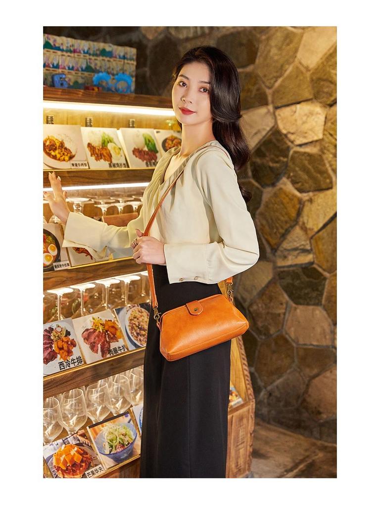 2025 Summer Women's Soft Leather Gold Shell Messenger Bag - Retro Style for Trendy Taiwanese Fashion