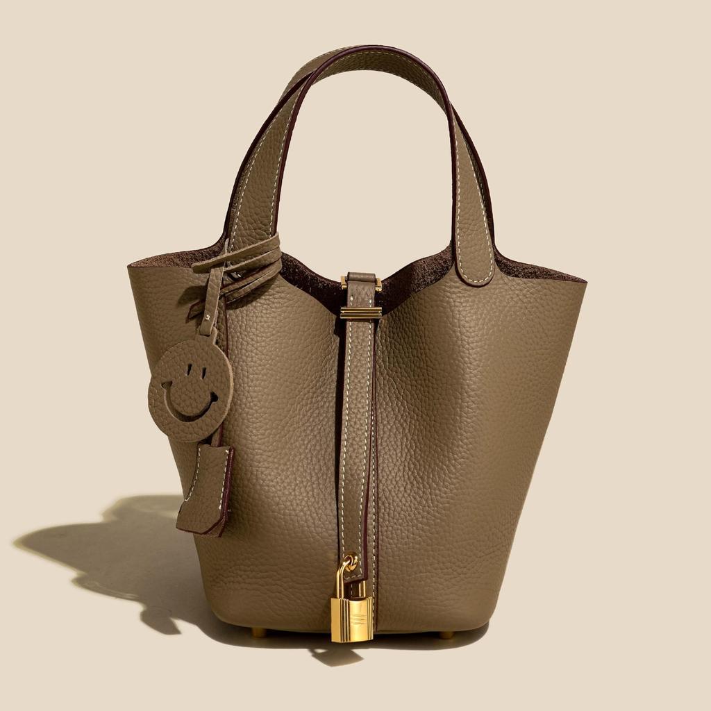2025 Trending Women's Genuine Leather Cowhide Bucket Bag: Versatile, Top Layer Vegetable Tanned Handbag