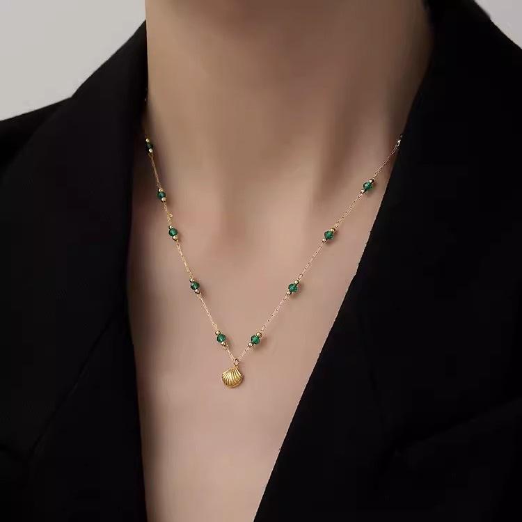 Emerald Necklace Light Luxury Niche Retro Gold Shell Plated 18k Pendant Premium Temperament Clavicle Chain