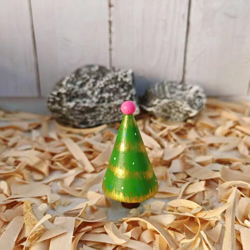 

Hot Winter Snow Cedar Hand Carved Wood Ornament Miniature Evergreen Office Decor Christmas Atmosphere Creation Gift Table Decora