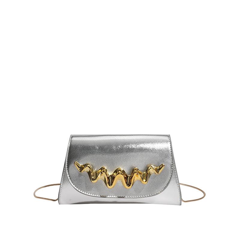

Trendy personalized portable small square bag women s bag winter new chain shoulder bag commuter messenger bag срібний