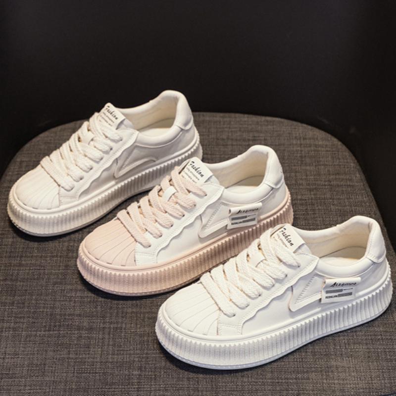 Chaussures blanches à bout coquille pour femmes printemps et été respirantes et confortables chaussures décontractées baskets à lacets à semelles épaisses rehaussantes