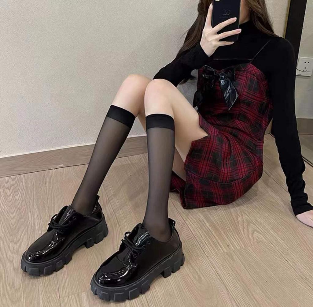 Red Edge Sexy Thigh-High Stockings: Ultra-Thin Black Silk with Red Stitching