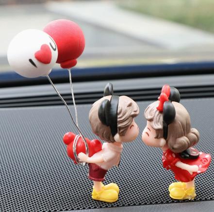 Creative Miniature Cartoon Couple Figurines with Balloons Decorative Car Dashboard Ornament Romantic Couple Resin Sculpture Gift Collectible One Size
