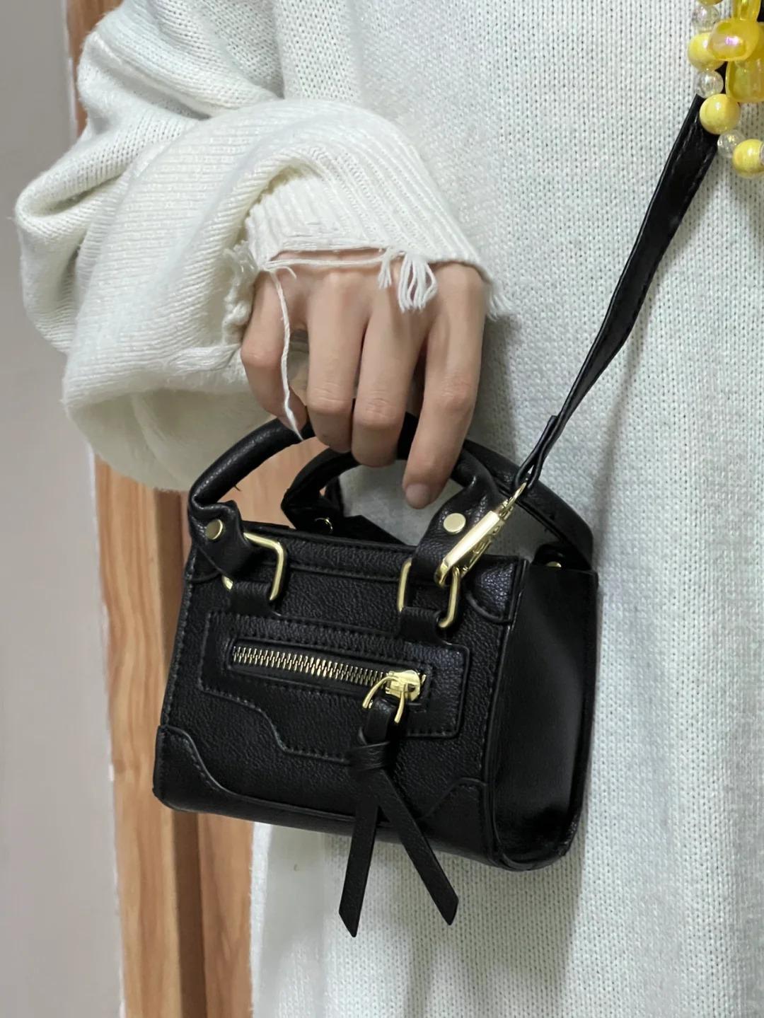 

ins niche version is a foreign-style mini locomotive bag, children s hand-carried messenger cross accessories small bag, women s bag чорний