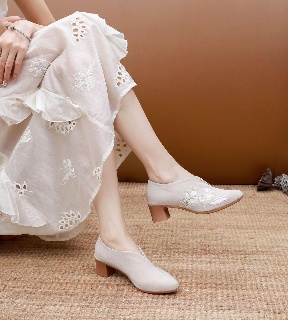 Lvtixin Women's Retro Embroidered Chunky Heel Shoes for Hanfu