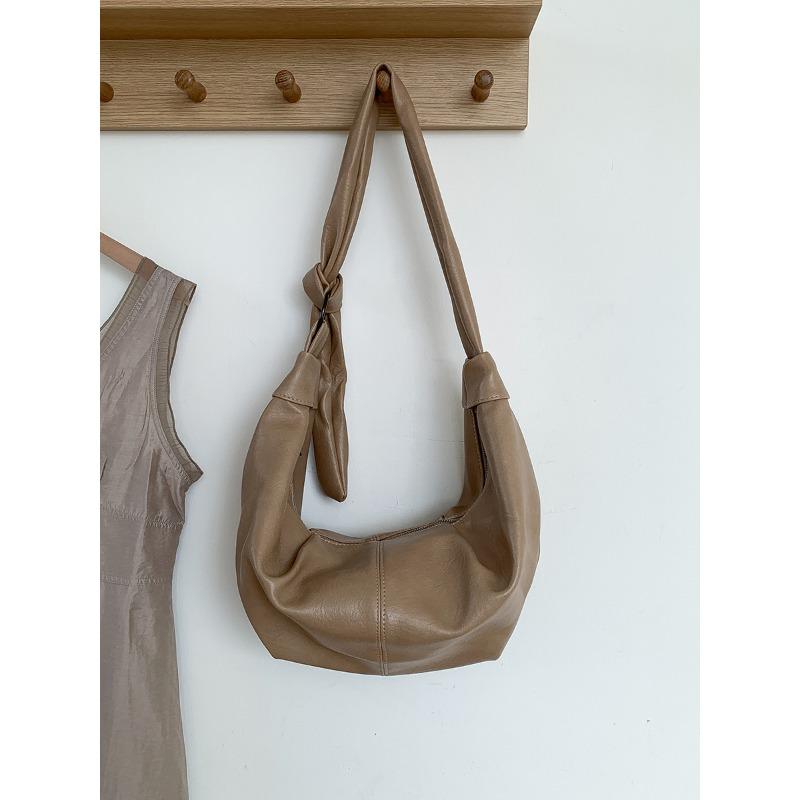 

Новая наплечная сумка студенческая нишевая дизайнерская сенсация сумка-мессенджер для通勤 женская большой вместимости универсальная мягкая кожаная сумка-пельмень абрикосовый