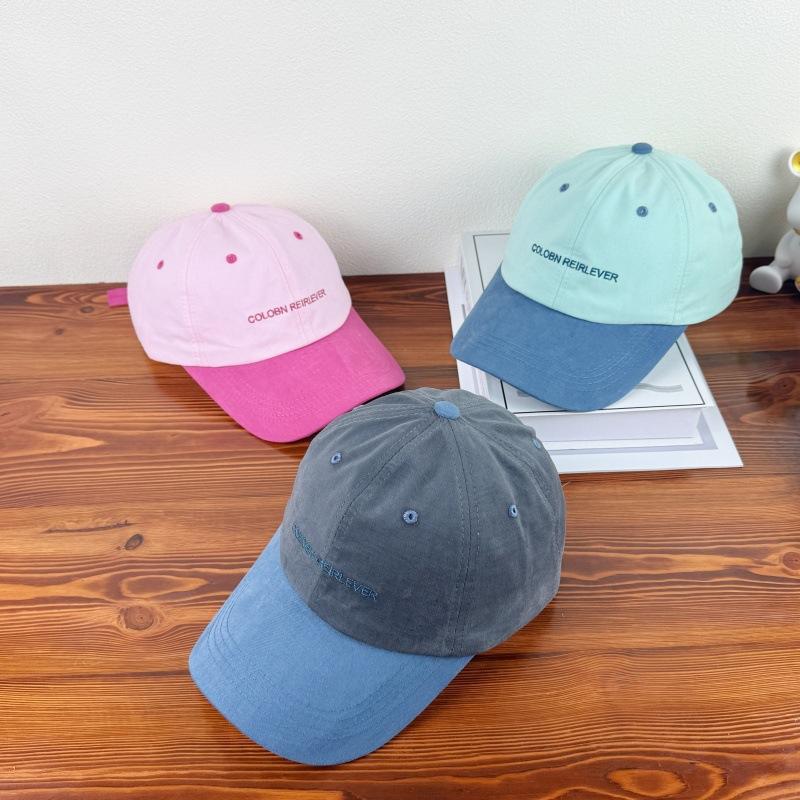 Nowa czapka baseballowa z miękkim topem i haftowanymi literami dla kobiet, podróżna, wszechstronna, dla par, taka sama czapka baseballowa dla mężczyzn