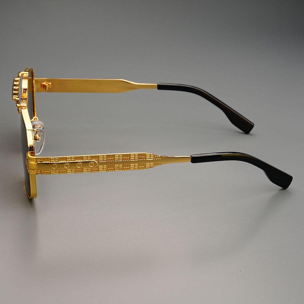 Chic European & American Carved Anti-UV Sunglasses for Trendy Driving