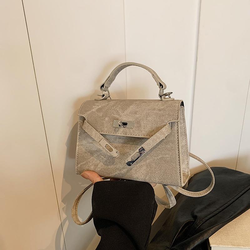 Hand carry niche bag women's retro shoulder bag autumn and winter new fashion small square bag messenger bag