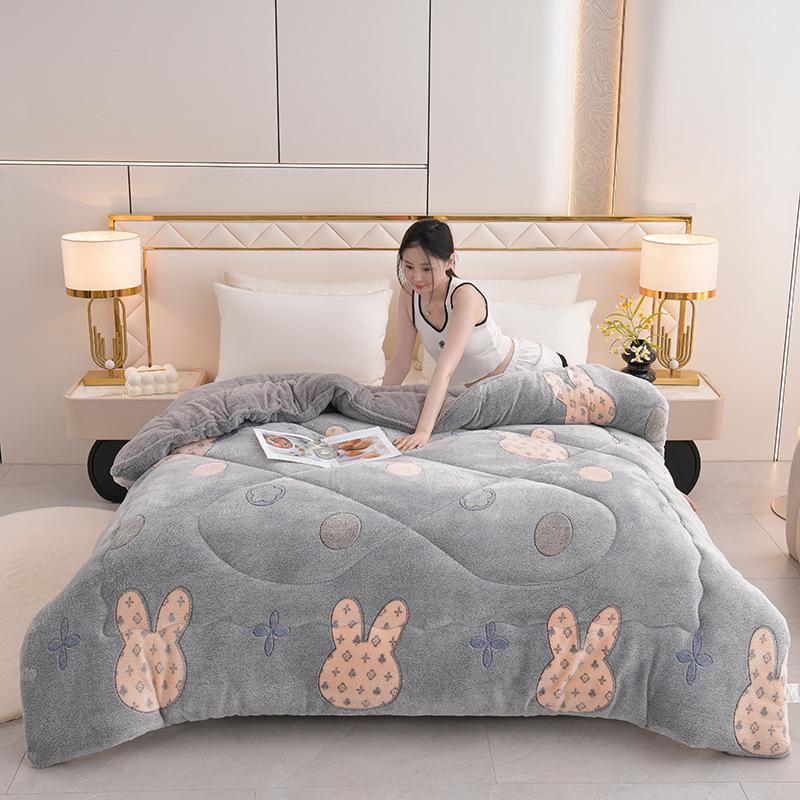 Home Textiles Quilt Comforter Soft Warm Floral Velvet Bedding Winters Use Machine Washable Suitable for Bedroom and Guest Room