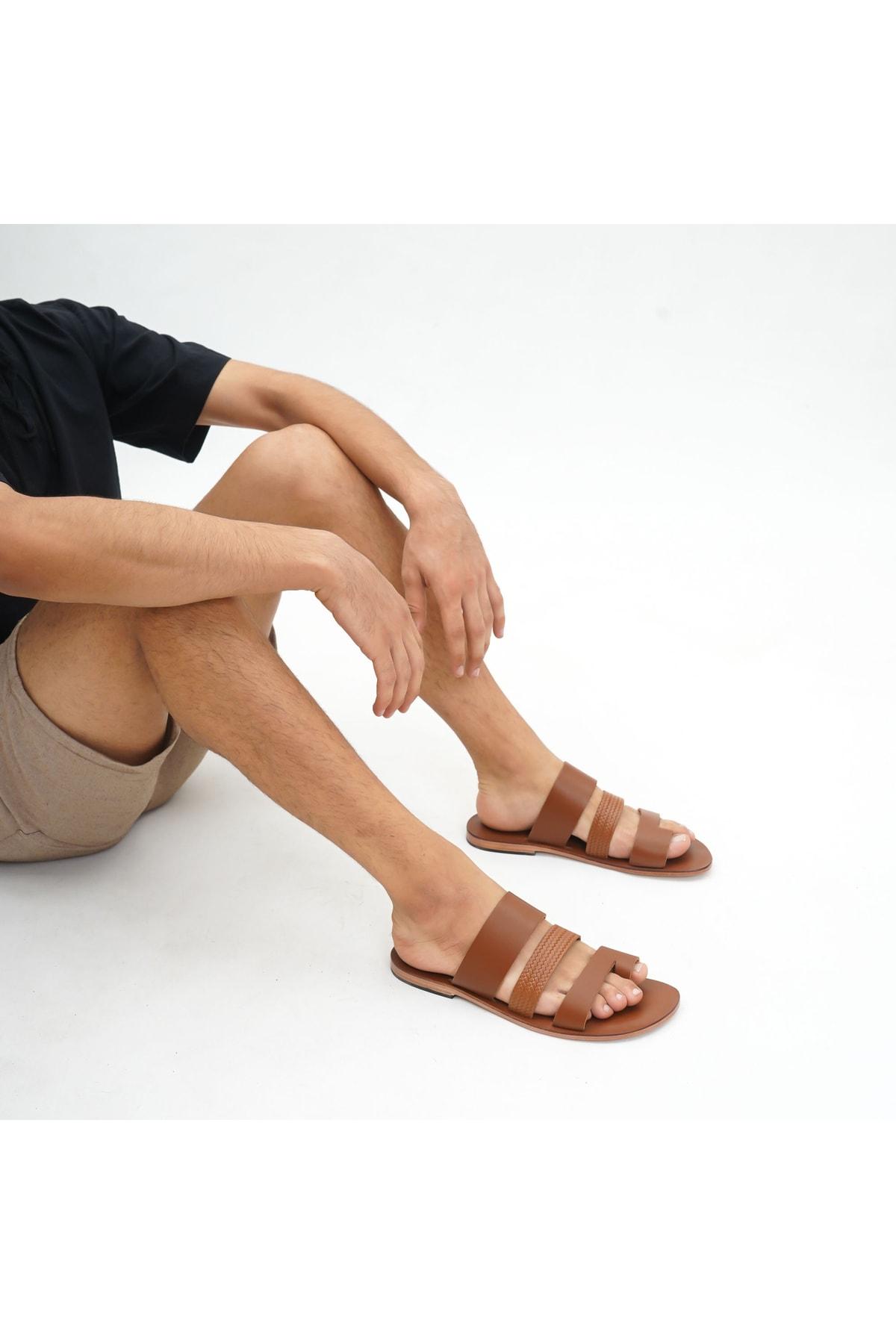 

Мужские тапочки из натуральной кожи светло-коричневого цвета -