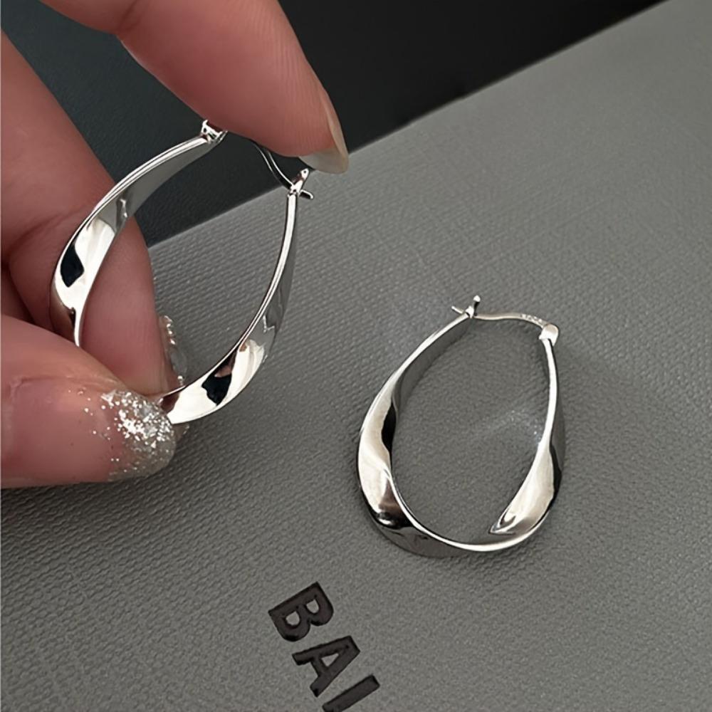 Silver Mobius Loop Earrings with Elegant Retro Style Suitable for Women's Daily Party Earrings