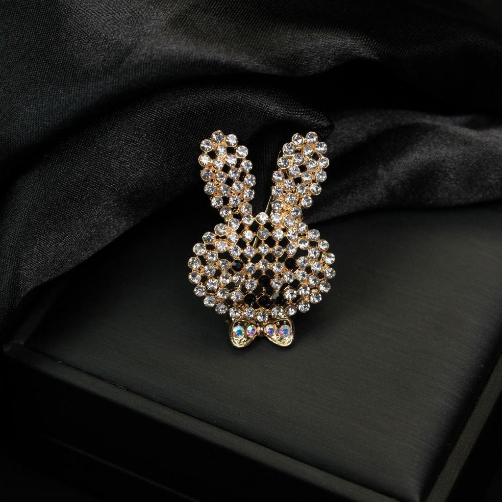 Gold & Diamond Vintage Butterfly Brooch - Versatile Women's Pin Jewelry