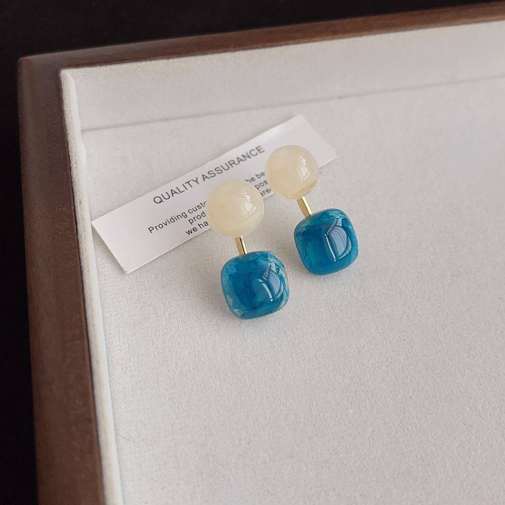 Maillard Coffee Color Amber Earrings Women's Autumn and Winter High-end Commuter Style Earrings Light Luxury Niche Design Earrings