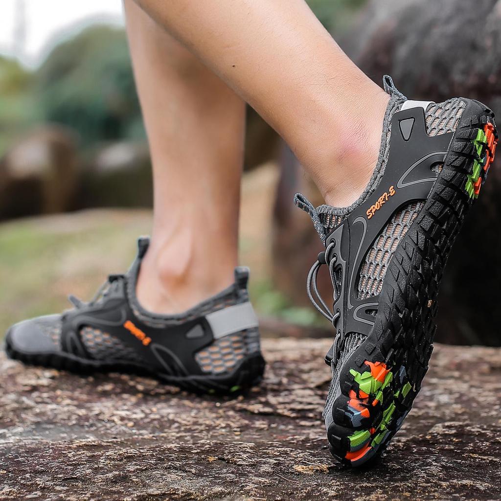 Turistická a obojživelná obuv: Velká brodivá, potápěčská a fitness obuv