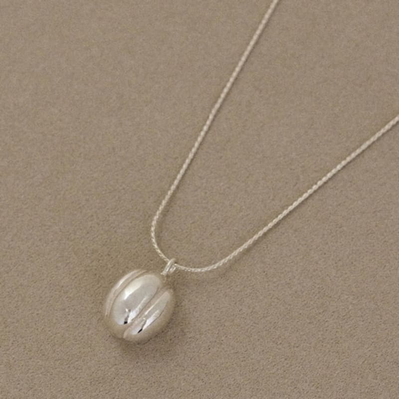 Onill 04-20 Shell (Necklace)