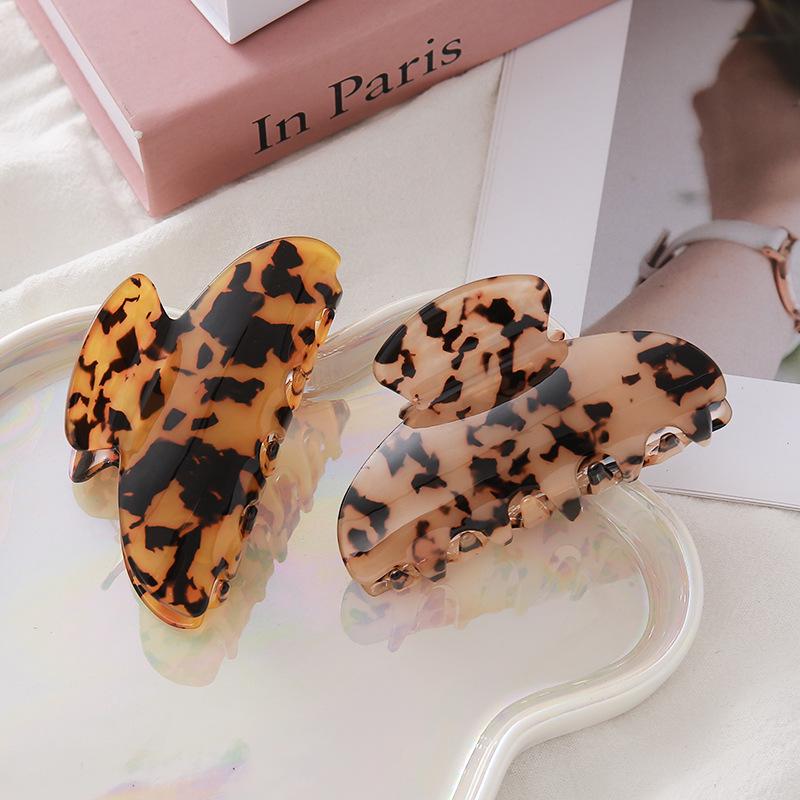 Tangli High-Quality Leopard Print Claw Hair Clip - Versatile Back of Head Accessory.