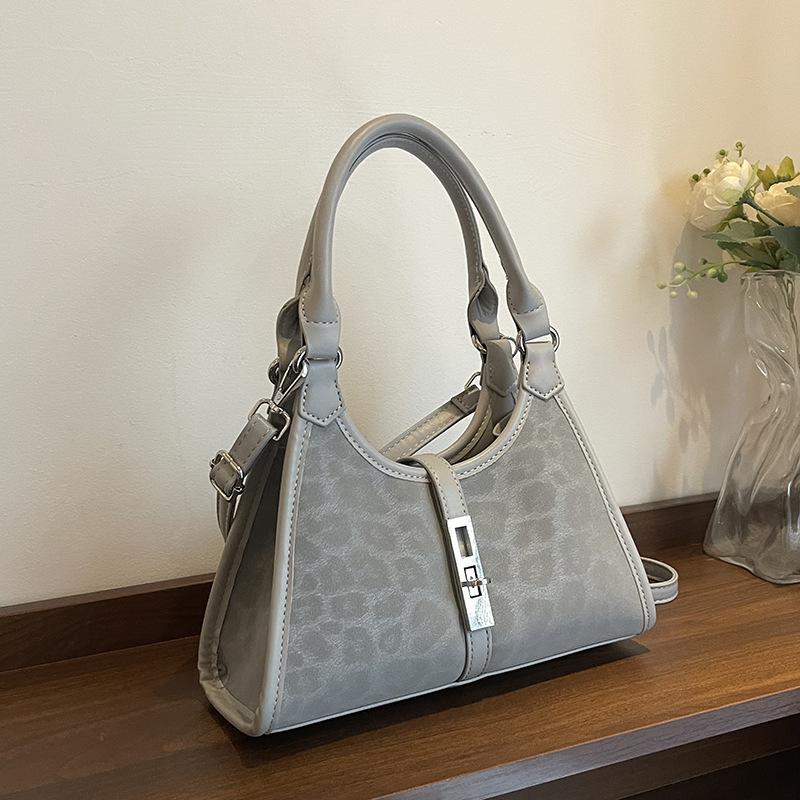 Niche Portable Small Bag Women's New Fashion Retro Leopard Print Shoulder Bag Casual Commuter Messenger Bag