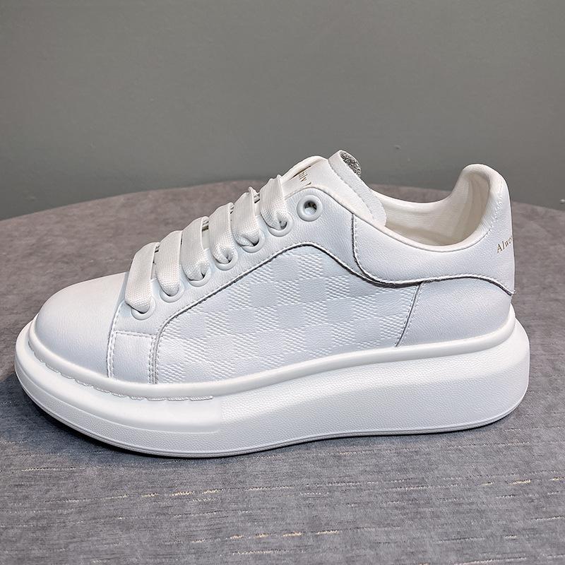 Scarpe da donna in pelle estive nuove traspiranti versatili platform scarpe a rete scarpe sportive da studente suola platform aumentano l'altezza