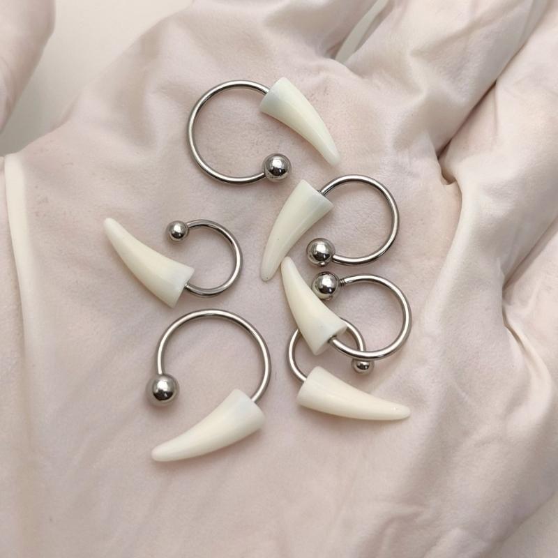 Fashionable Punk Fangs Lip Rings Resin Horseshoe Barbell Fashion Lip Clip Suitable for Statement at Parties and Event