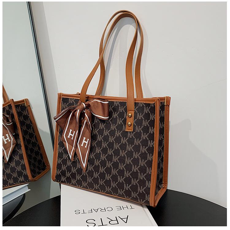 

2025 Korean Style Large Capacity Versatile Shoulder Handbag - Trendy Print Tote Bag One Size коричневый