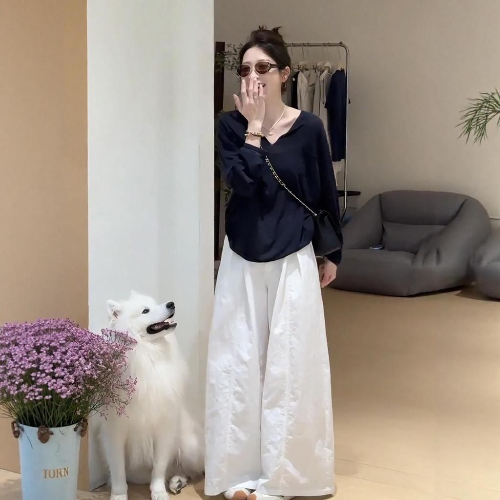 Stilvolles Übergrößen-Früherbst-Outfit: Entspanntes Langarm-Oberteil & Weitbein-Hosen-Set