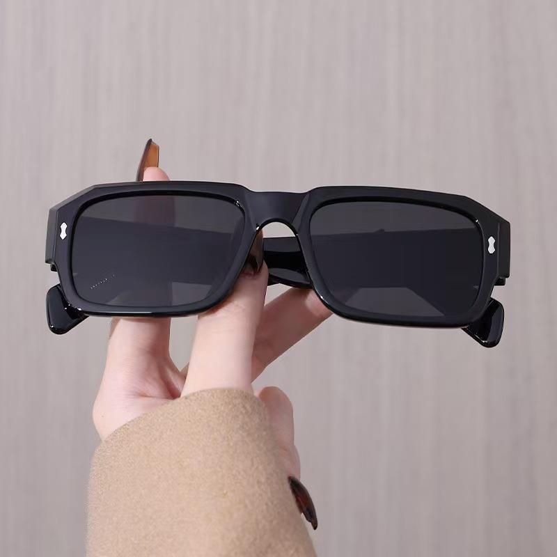 New Fashion Arrow Sunglasses for Men Women UV400 Protection Square Sun Glasses Casual Trendy Eyewear