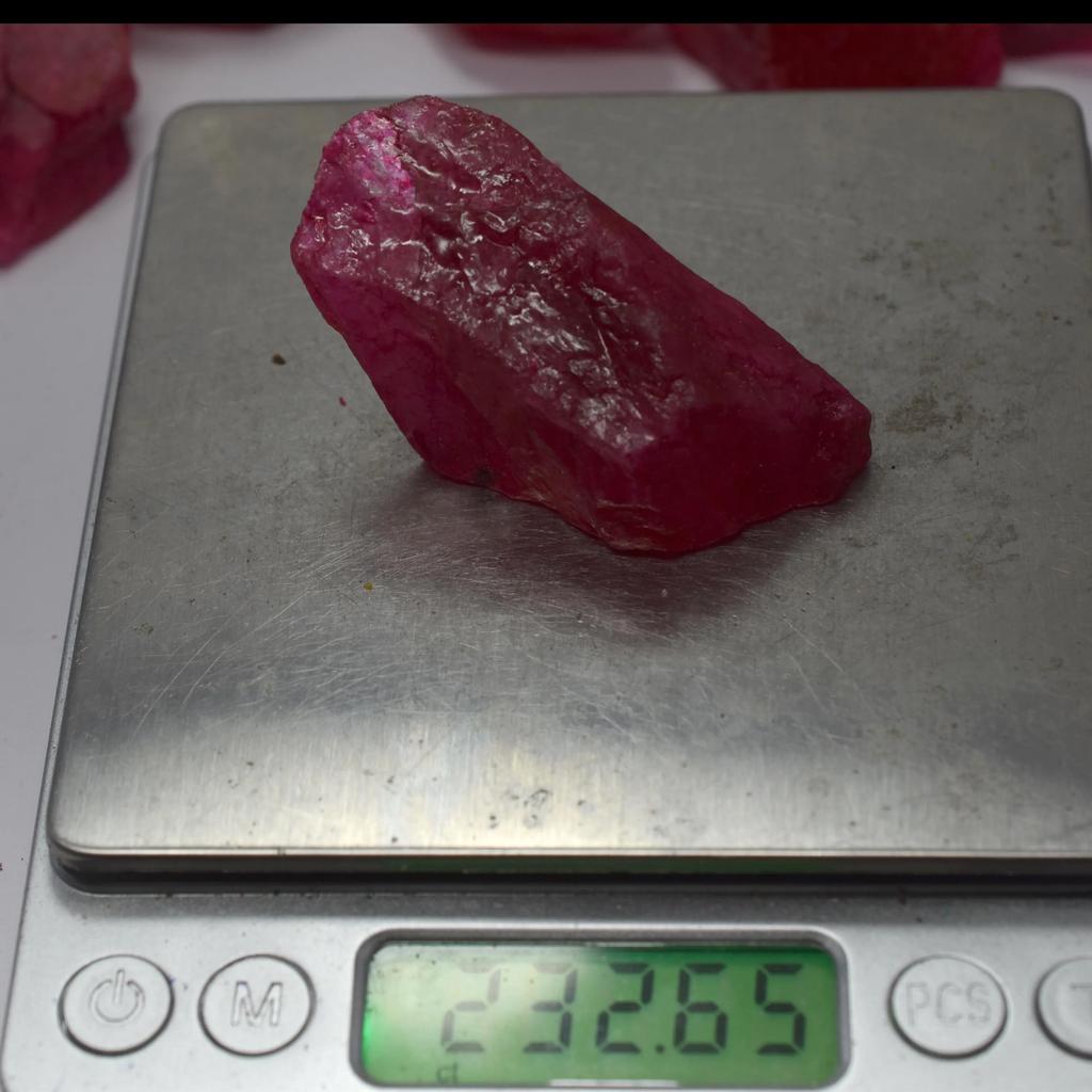 High Quality 40.20 Natural Uncut Red Ruby Rough Gemstone For Gift