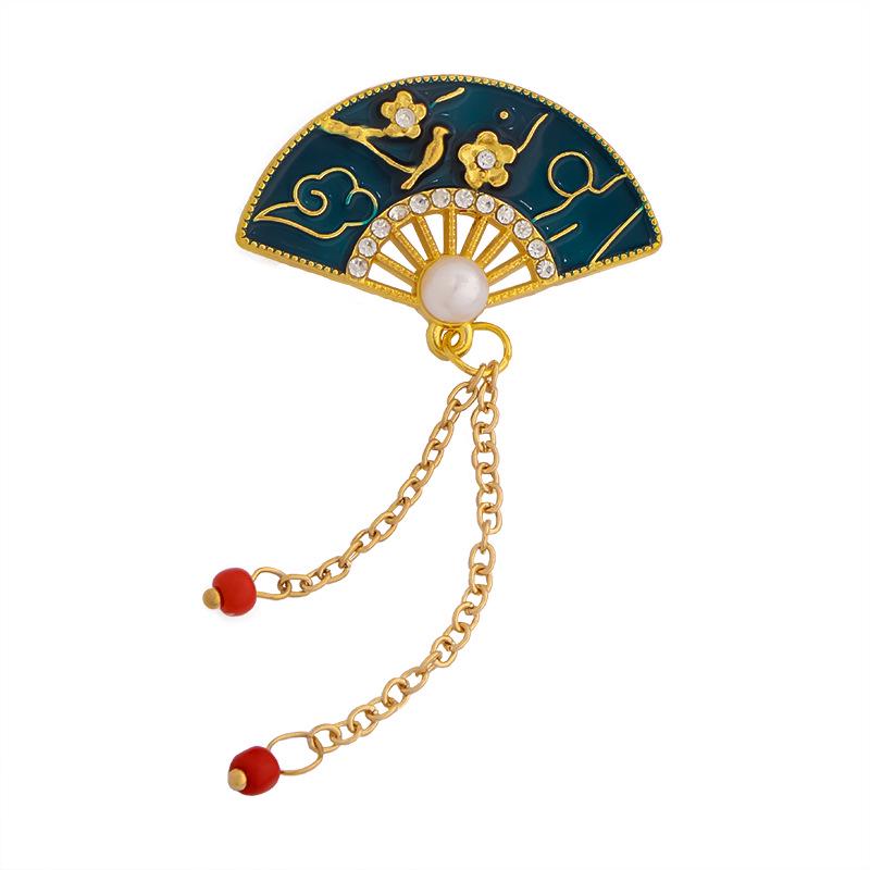 Chinesische Quastenbrosche mit Pipa, Ruyi, Fächer, Pfau, Wolken und Perle für Hanfu/Cheongsam