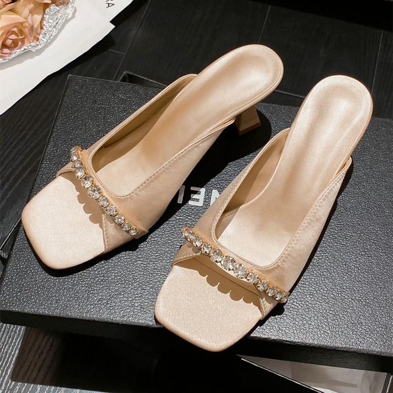 

Fashion Luxury Rhinestone Chain Design Slippers Women High Quality Satin Square Toe Thin Heel Slide Sandals Sexy Open Toe Brand Shoes 40 шампанского