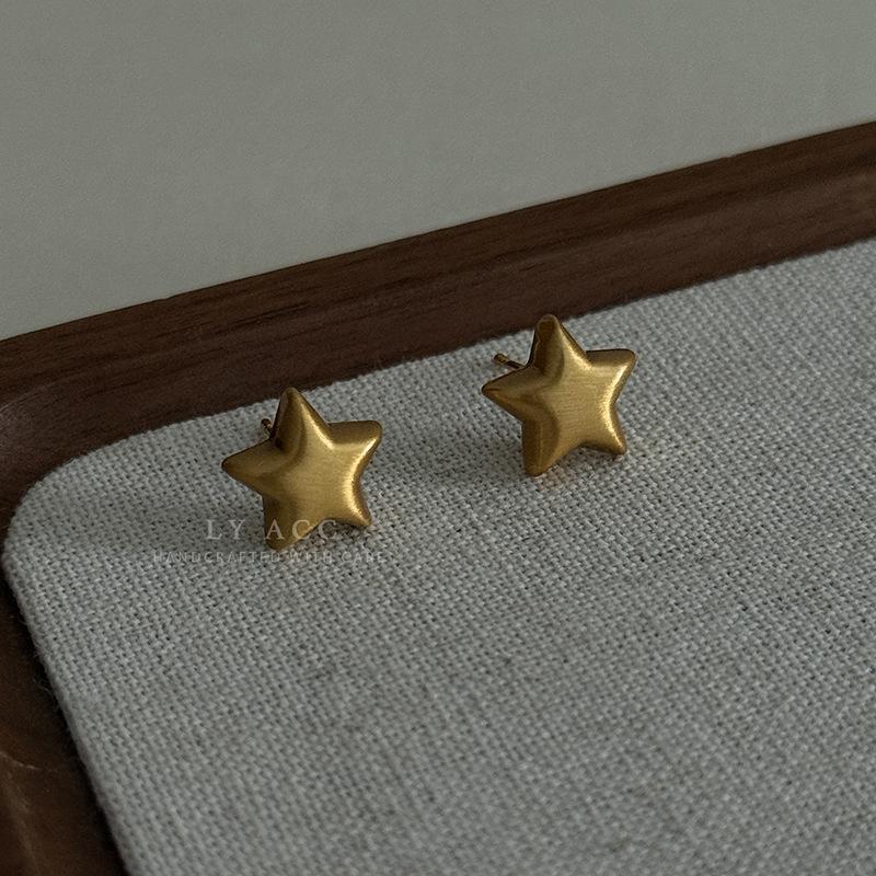 Brushed Ball Earrings Women's High-end Matte Niche Design Light Luxury Temperament Ball Ear Buckle Texture Retro Stud Earrings