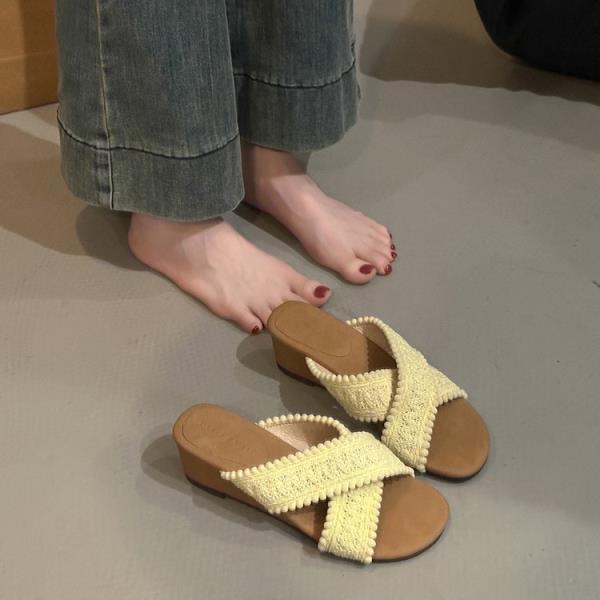 

Модная обувь с перекрестной шнуровкой Низкие женские тапочки Уличные шлепанцы Pantofle Летние плоские 2025 Тканевые Римские На каблуке-копытце Резиновые Ретро Хлопковые 35