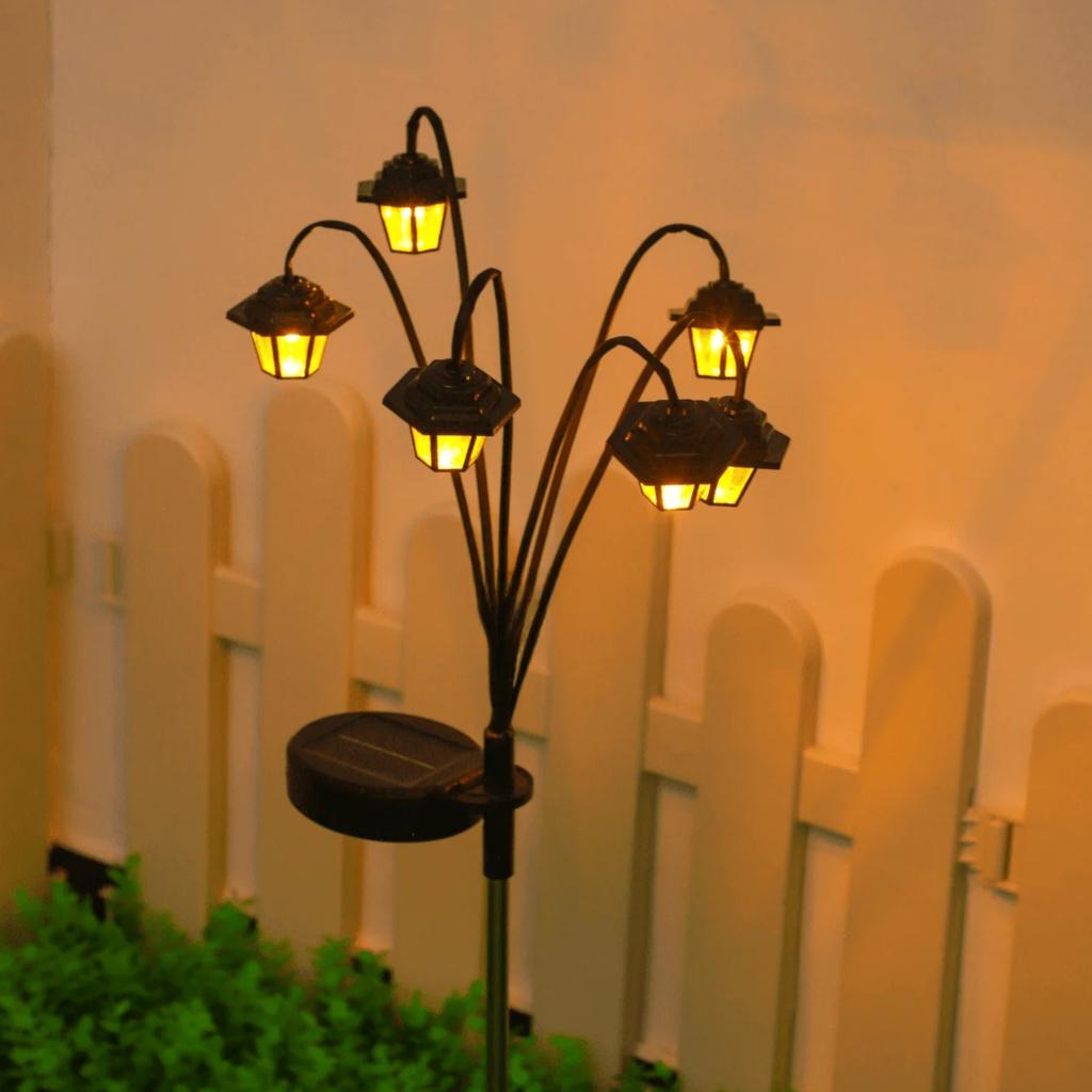 Retro Street Lamp Shaped Decorative Light Retro Lantern Decorative Light Solar-powered 6LED Suitable for Garden Courtyard