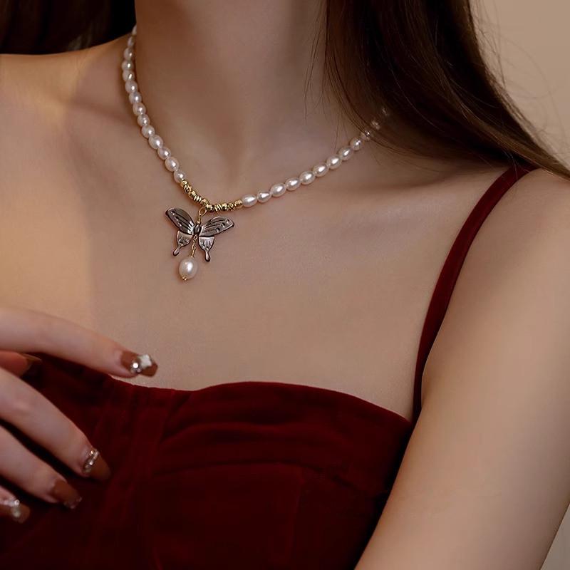 

Freshwater Pearl Choker Necklace with Mother-of-Pearl Butterfly Design