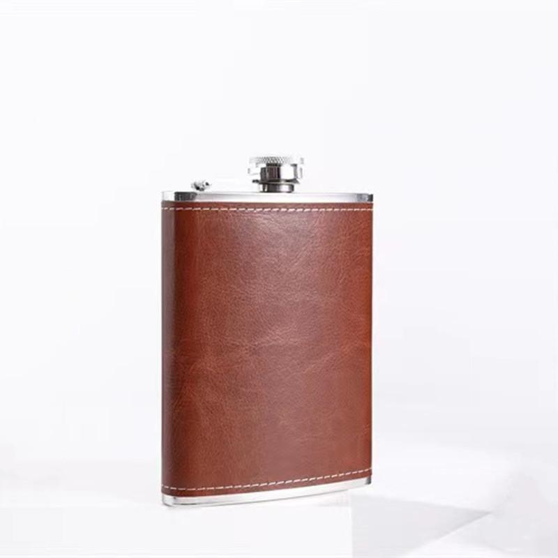 Stainless steel brown veneer small hip flask, outdoor gift hip flask, 8-ounce flat set, hip flask and wine utensils
