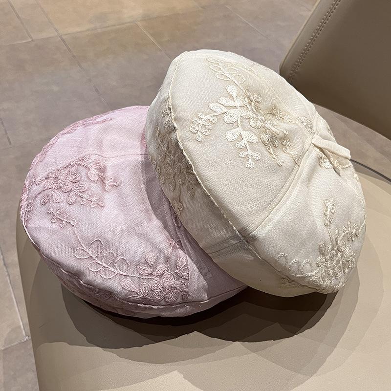 Retro flower embroidery forward hat women's summer versatile niche design beret showing face little painter hat