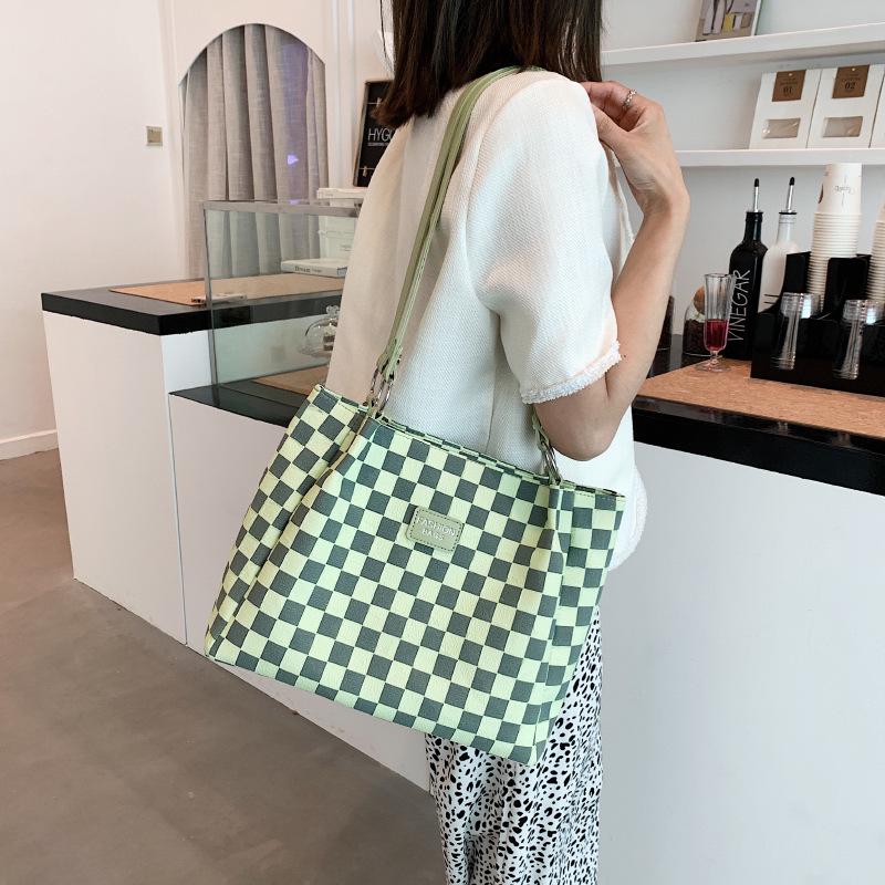 

2025 Stylish Large-Capacity 3D Waterproof Canvas Handbag - Insulated Commuter Bag for Students 33 x 13 x 24 cm зелёный