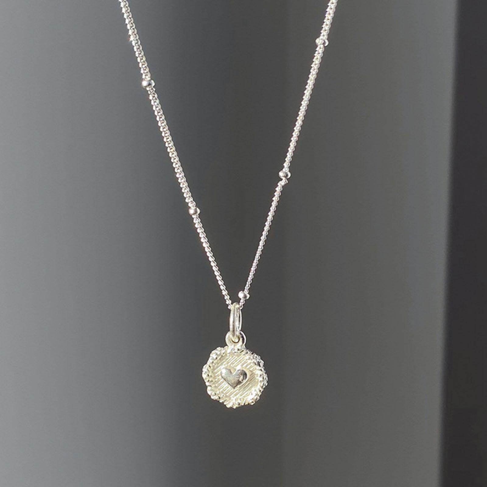 

Ожерелье в форме сердца бренда Xiaoyuan для женщин, с двусторонним характером, легкой роскошью, нишевое и универсальное для повседневной носки, цепочка на ключицу. серебряный